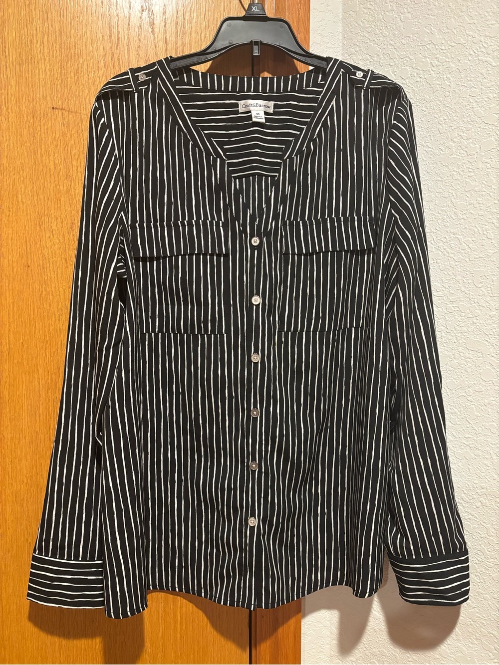 Croft&Barrow Black & White Vertical Stripe Button-Down Long Sleeve Shirt